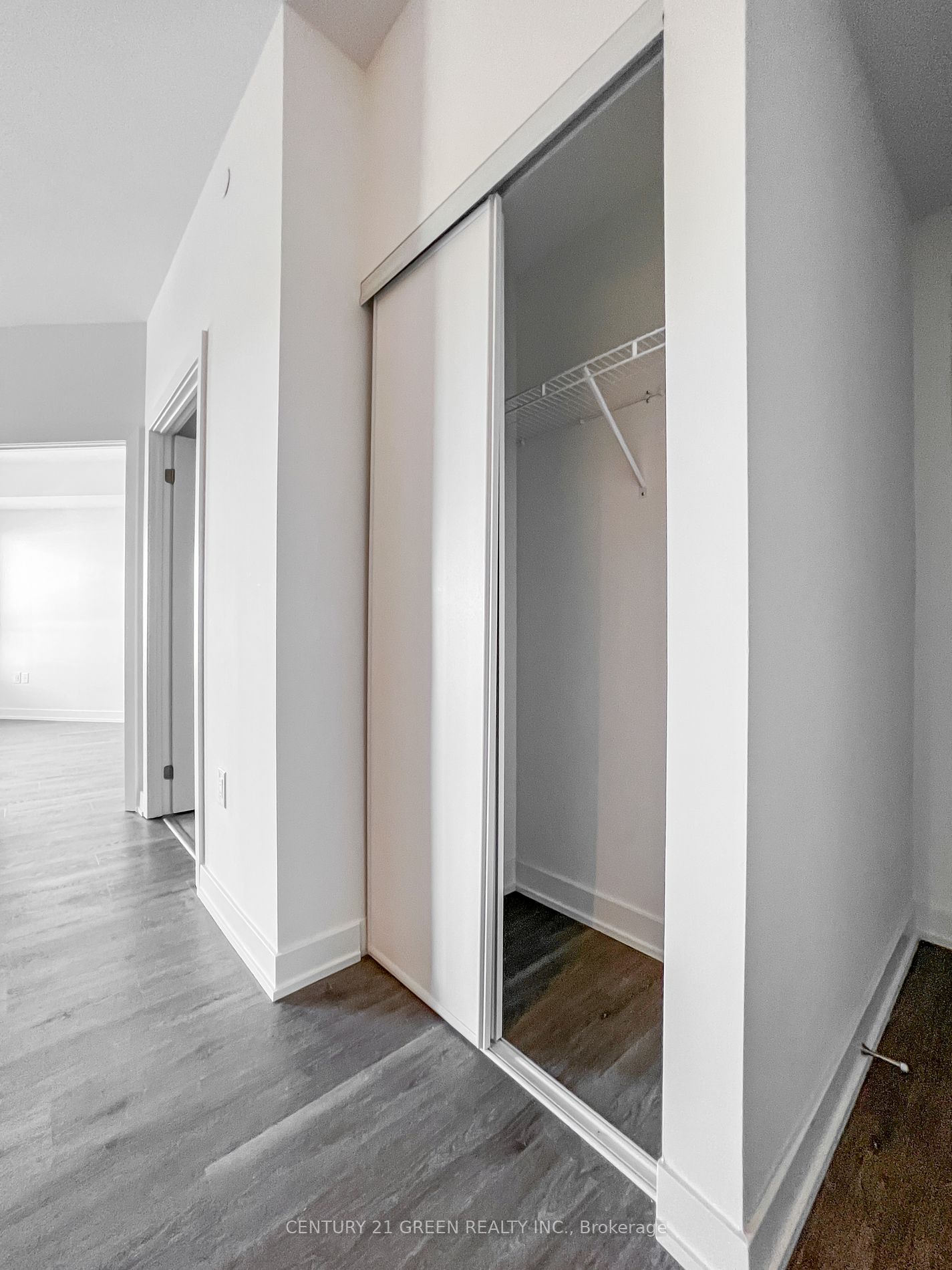 56 Lakeside Terrace, #607