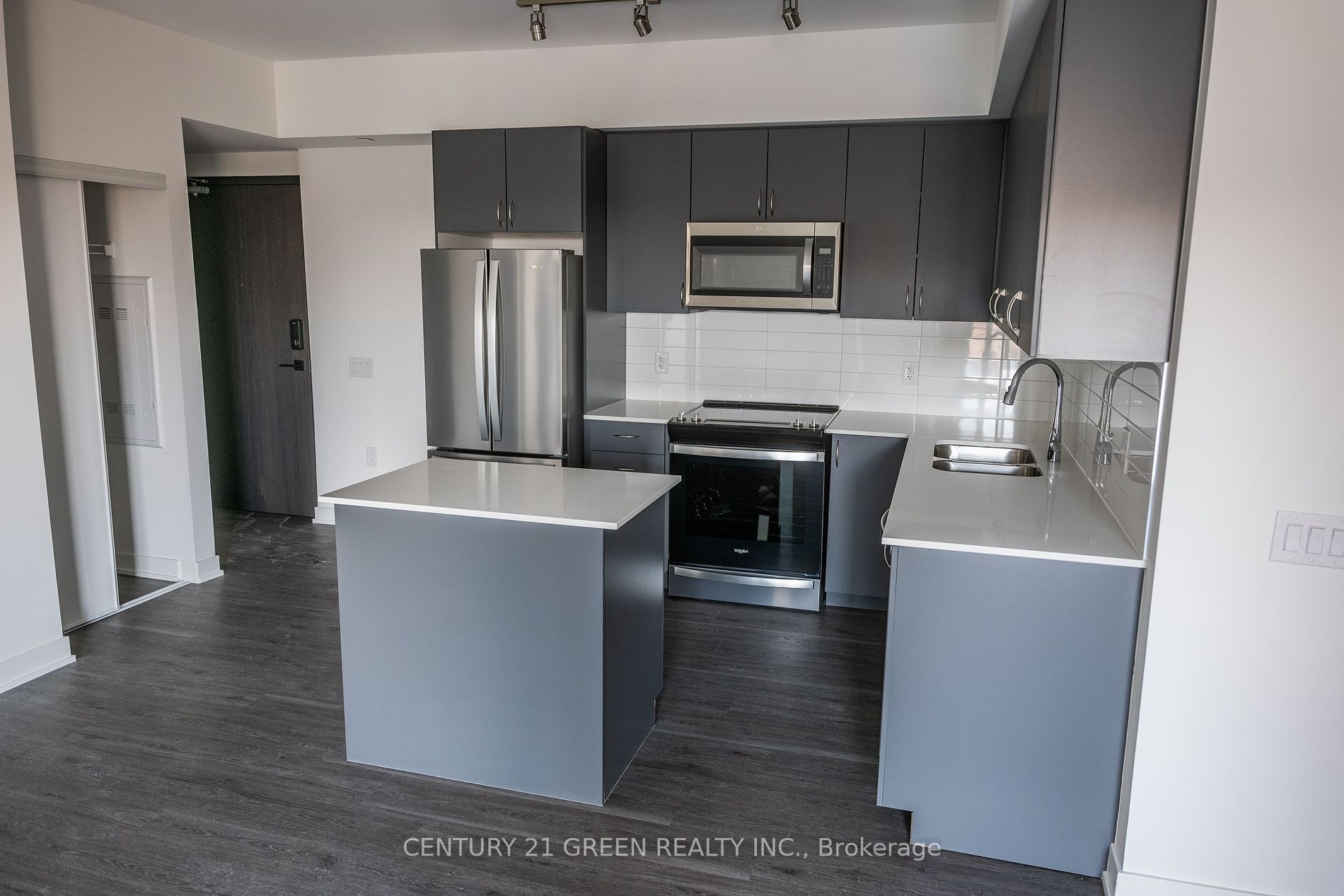 56 Lakeside Terrace, #607
