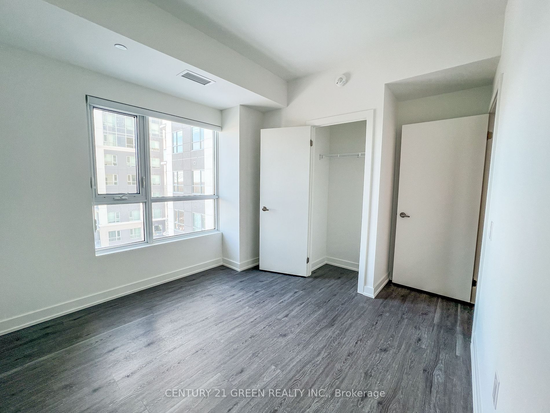56 Lakeside Terrace, #607