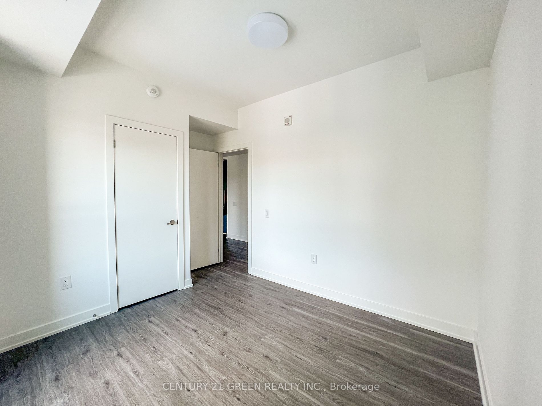 56 Lakeside Terrace, #607