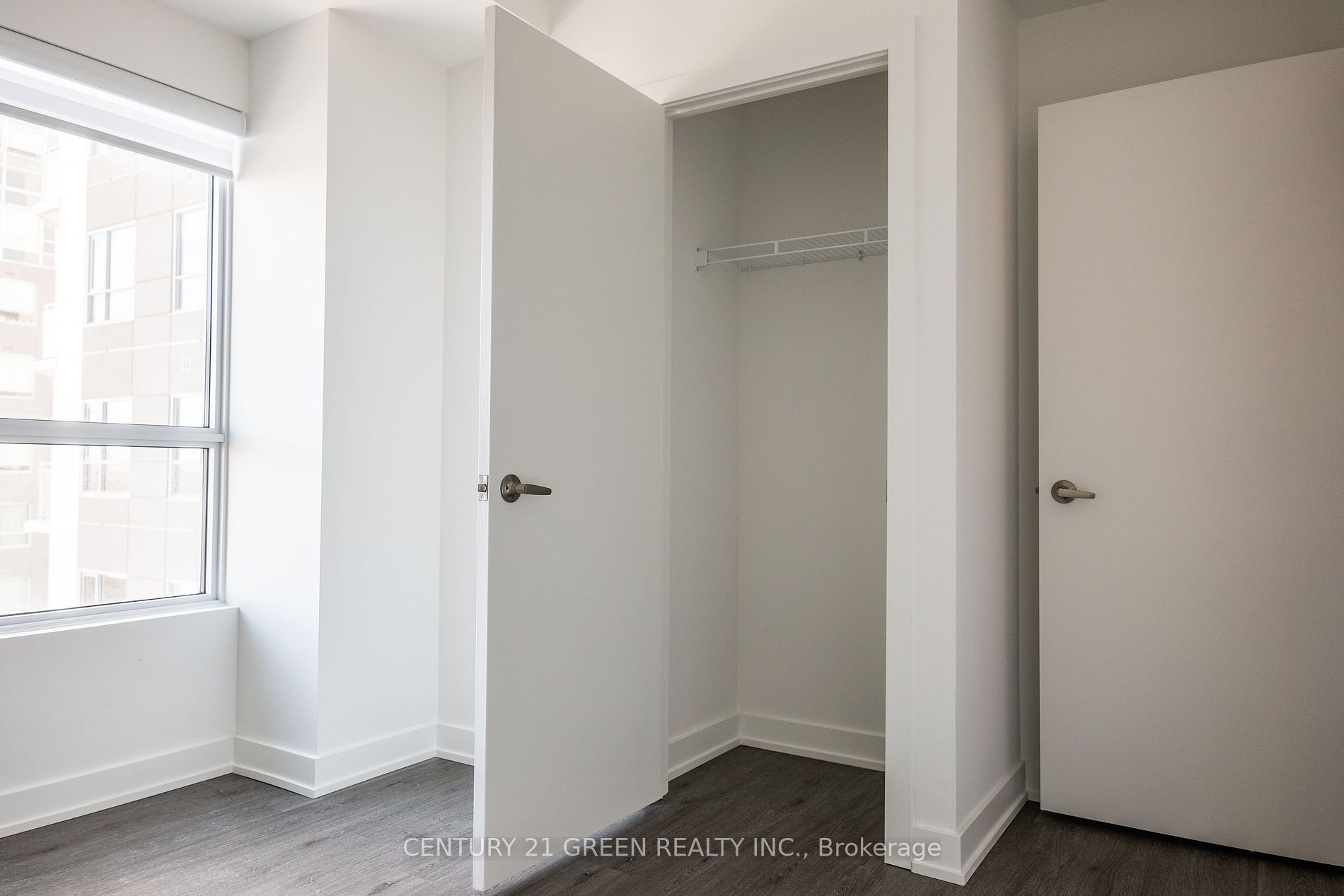 56 Lakeside Terrace, #607