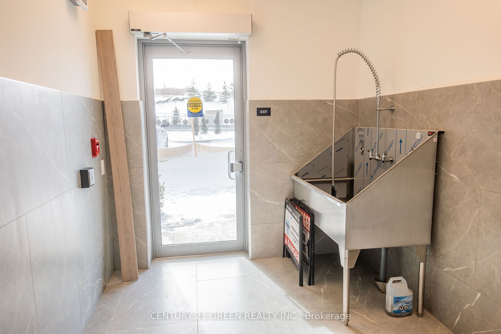 56 Lakeside Terrace, #607