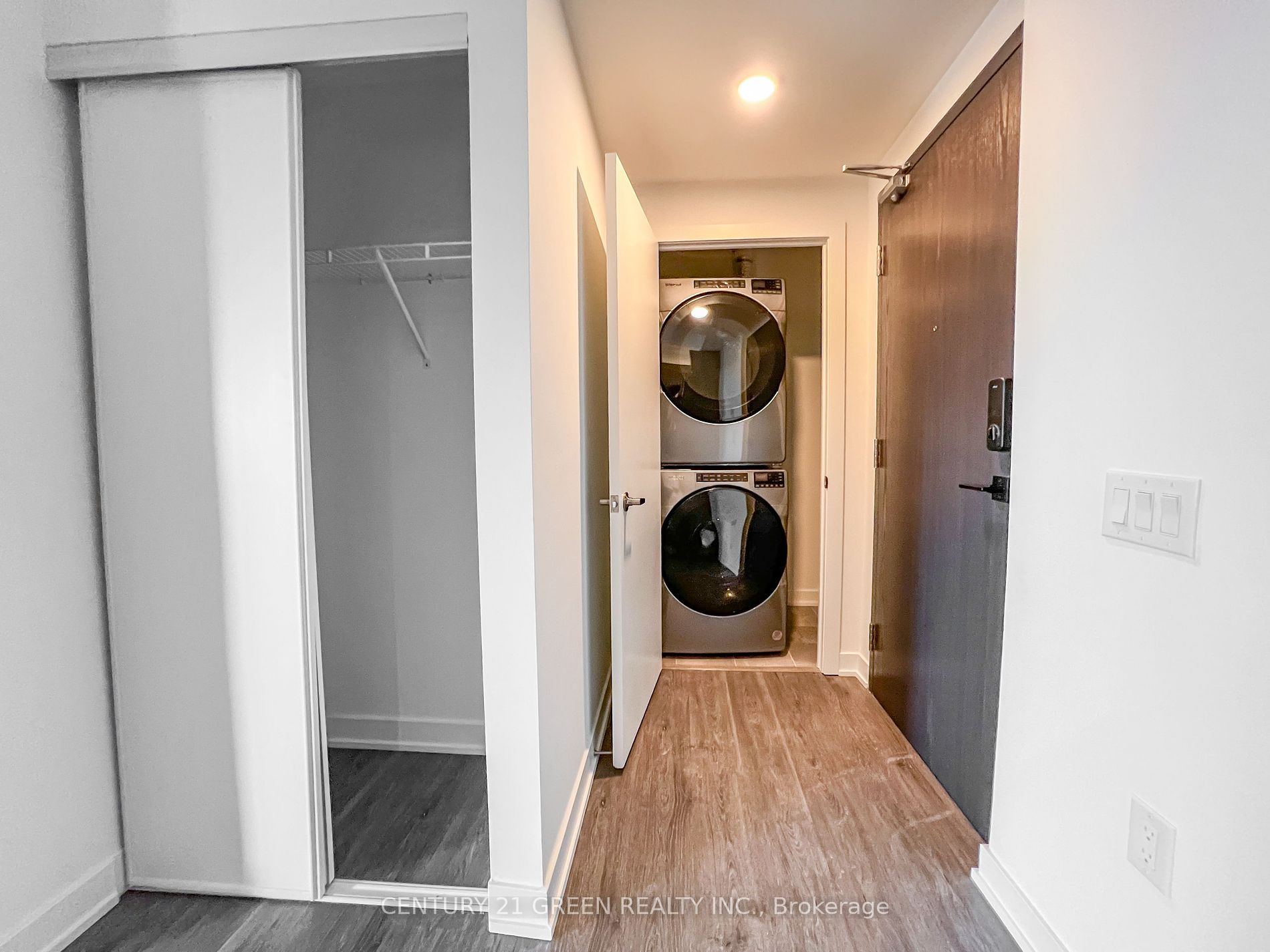 56 Lakeside Terrace, #607