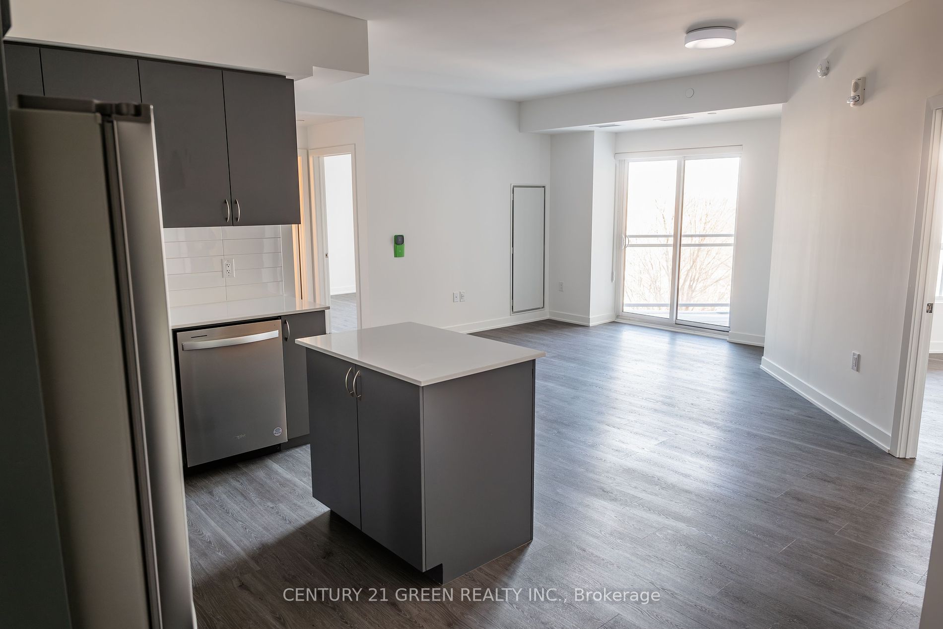 56 Lakeside Terrace, #607