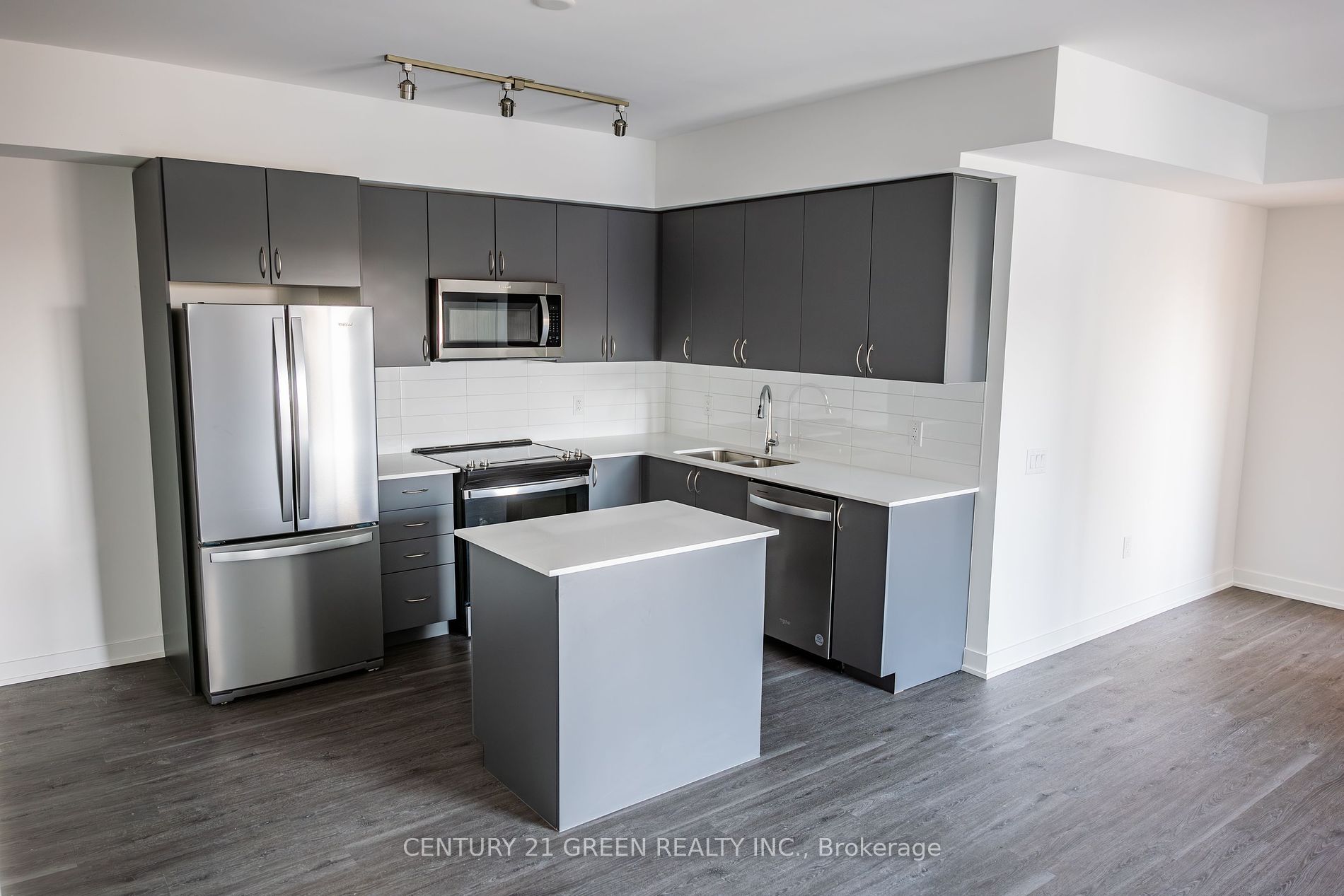 56 Lakeside Terrace, #607