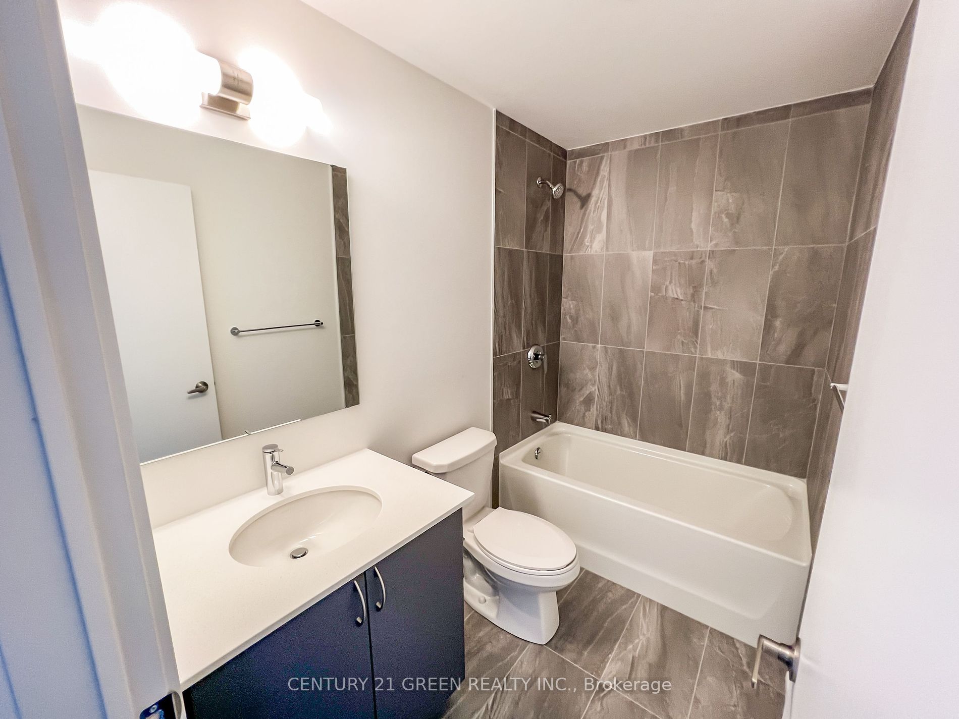 56 Lakeside Terrace, #607