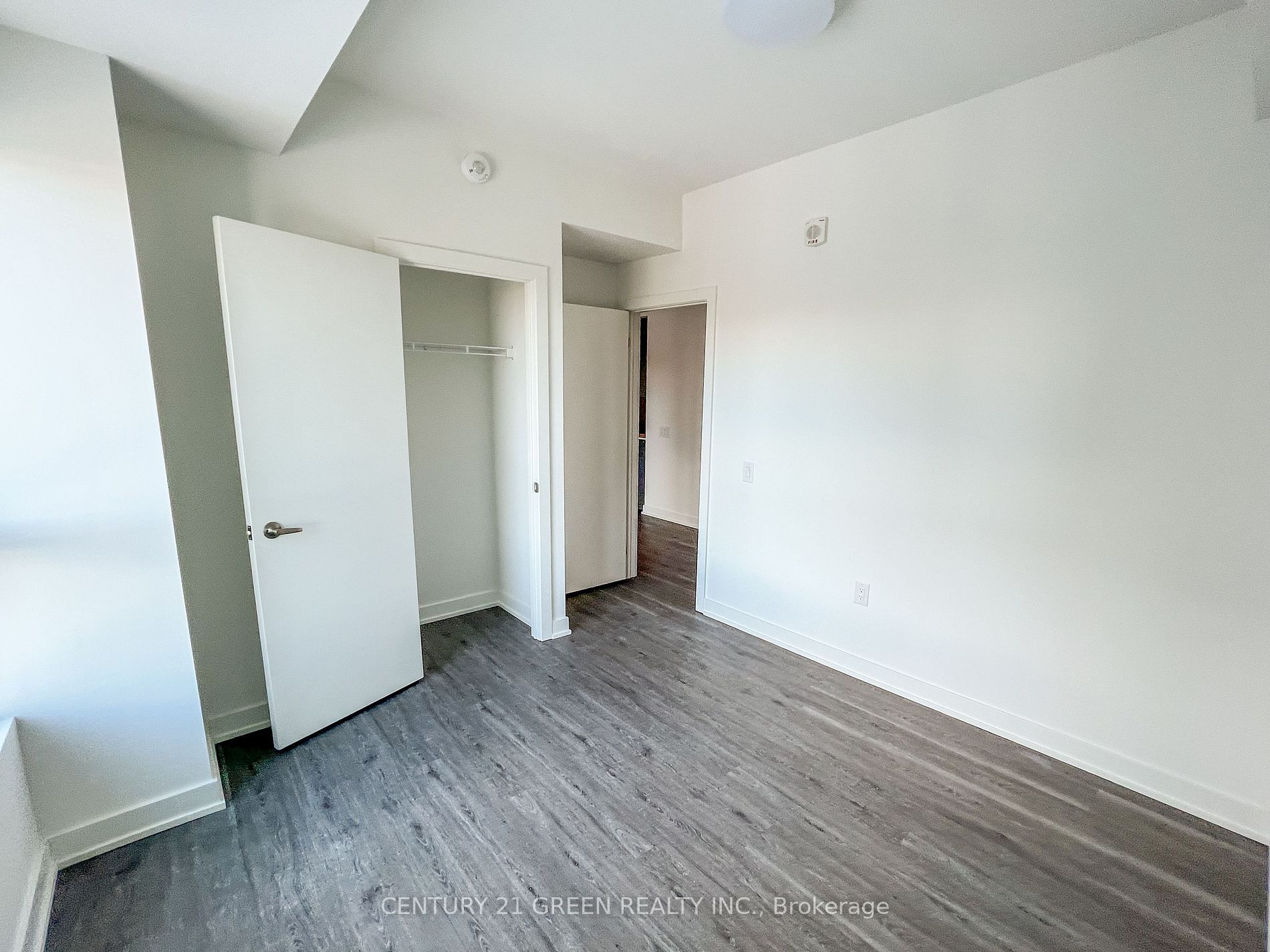 56 Lakeside Terrace, #607