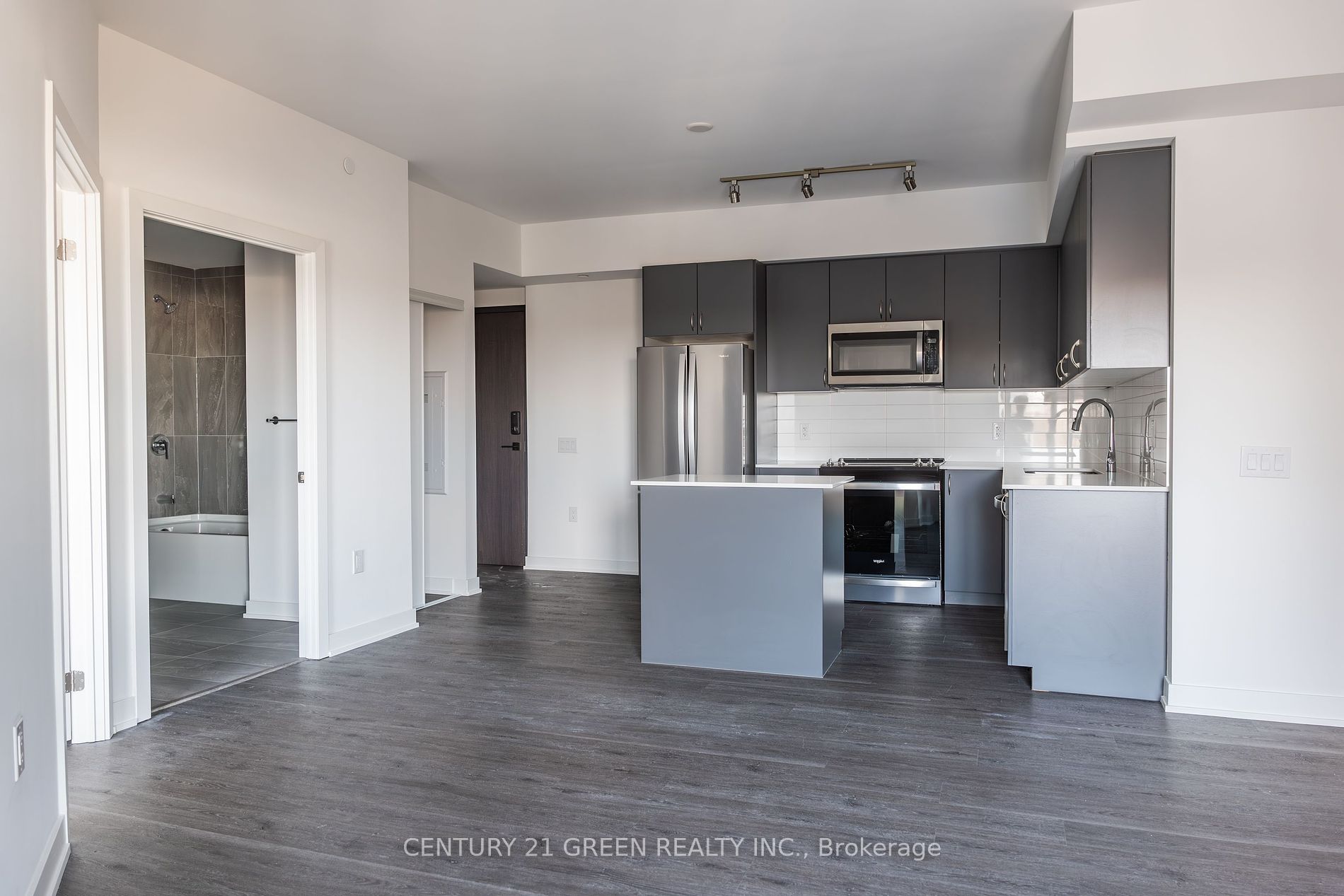 56 Lakeside Terrace, #607
