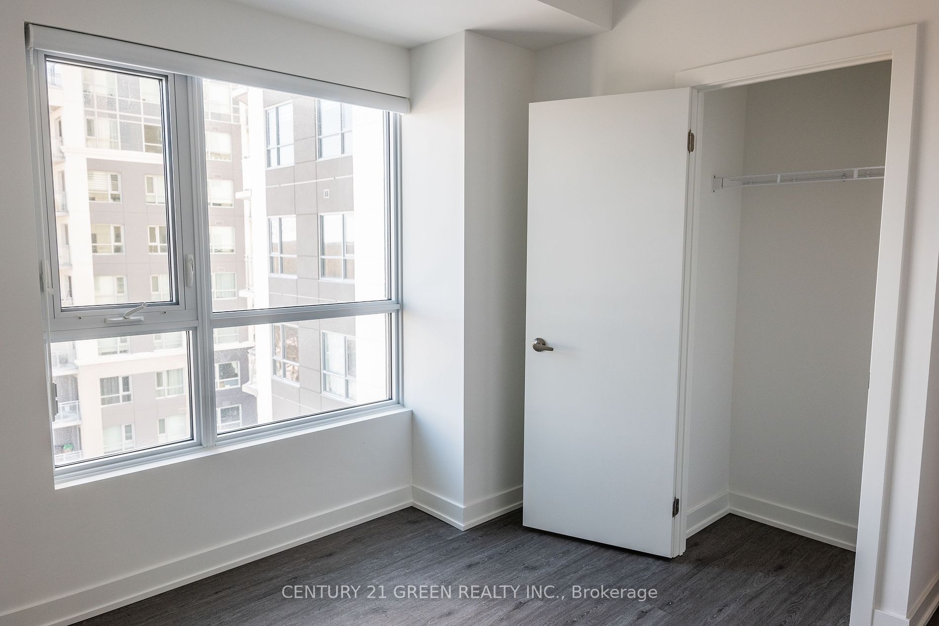 56 Lakeside Terrace, #607