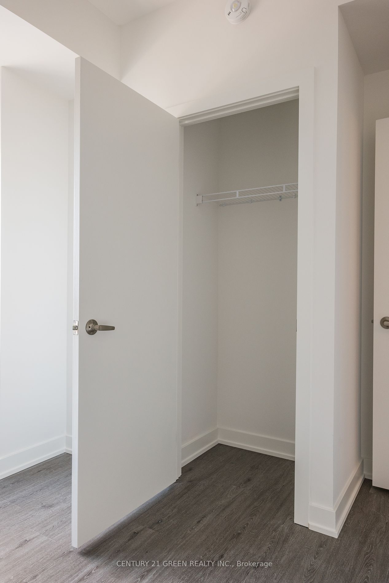56 Lakeside Terrace, #607