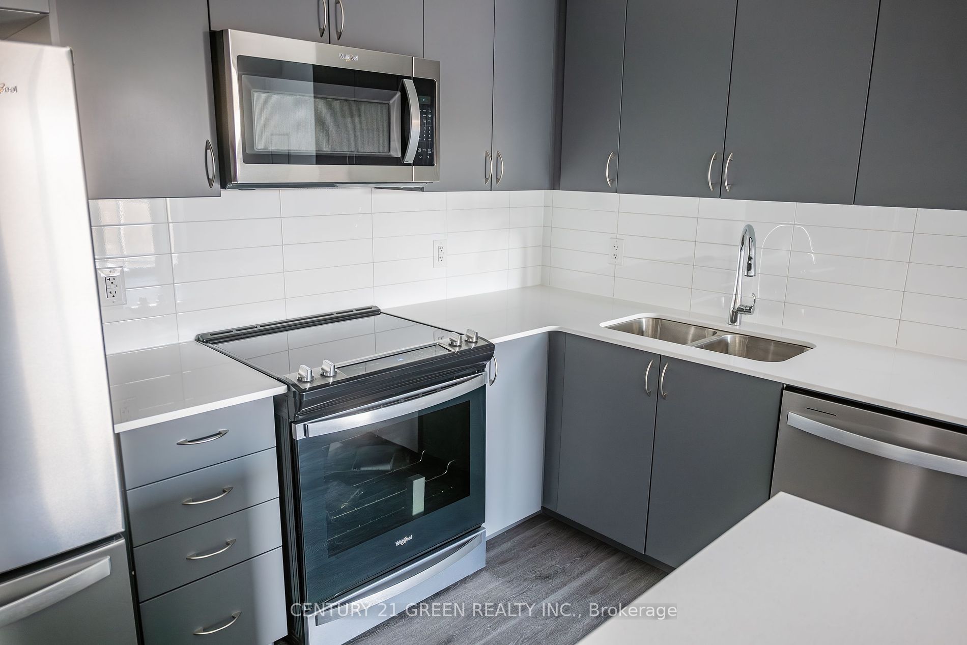 56 Lakeside Terrace, #607