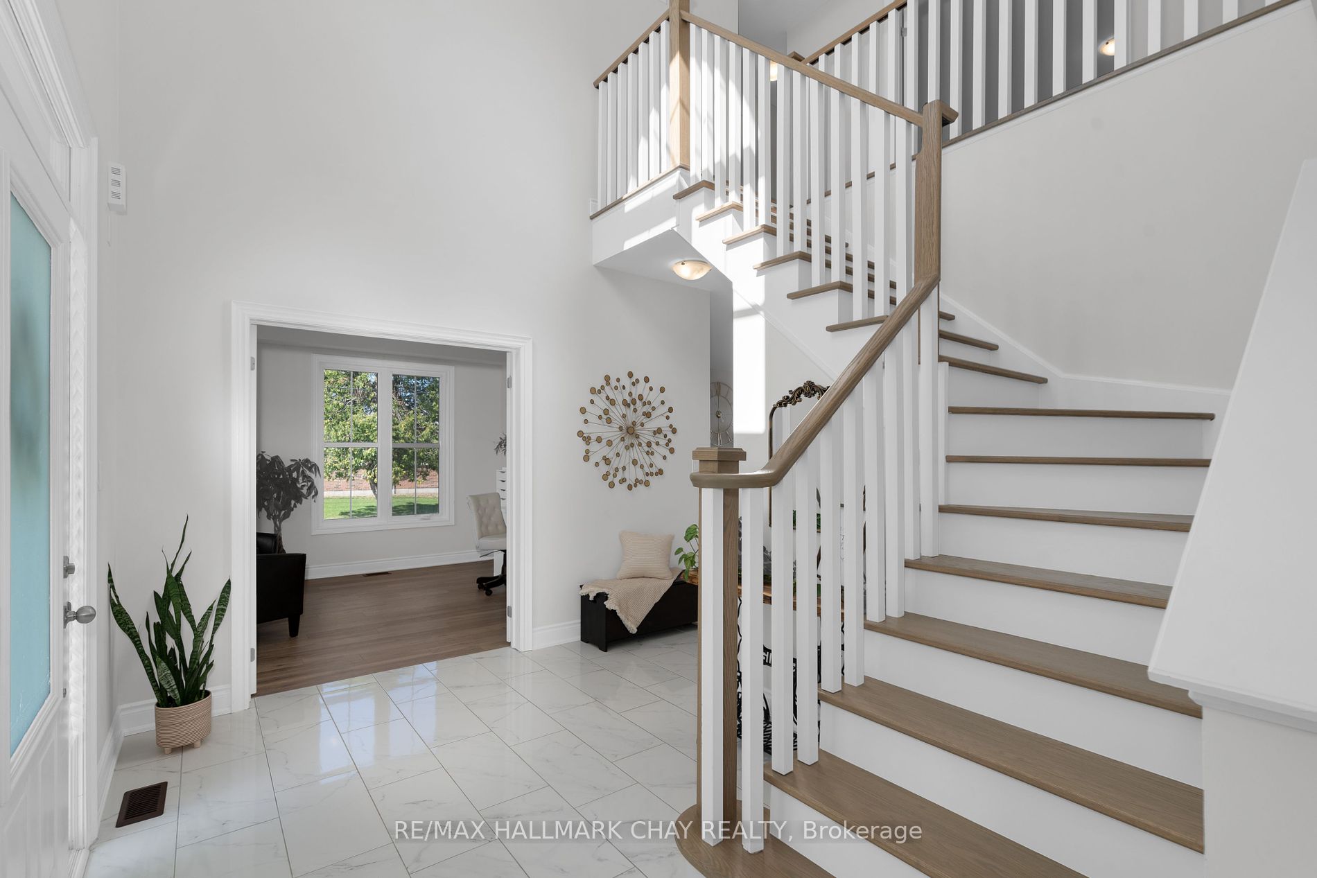 43 Wellington St E