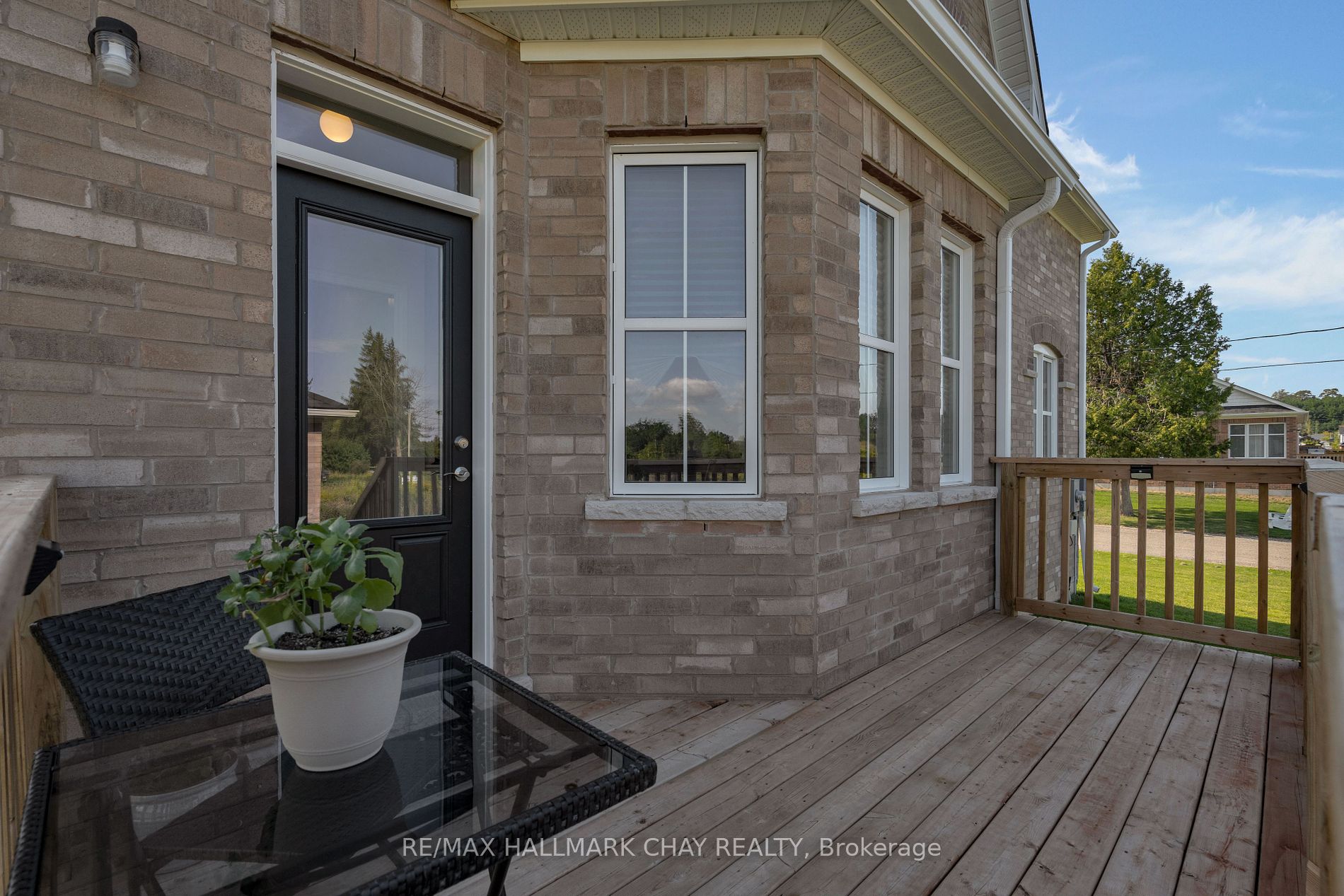 43 Wellington St E