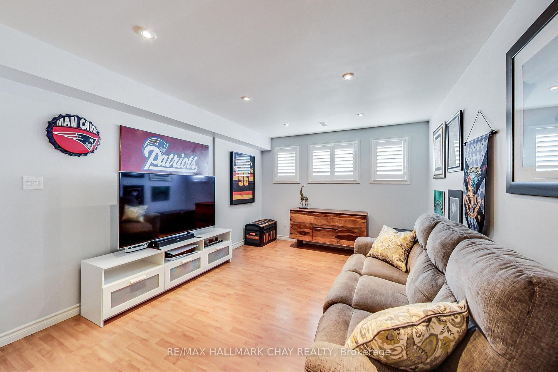 25 Forest Dale Dr