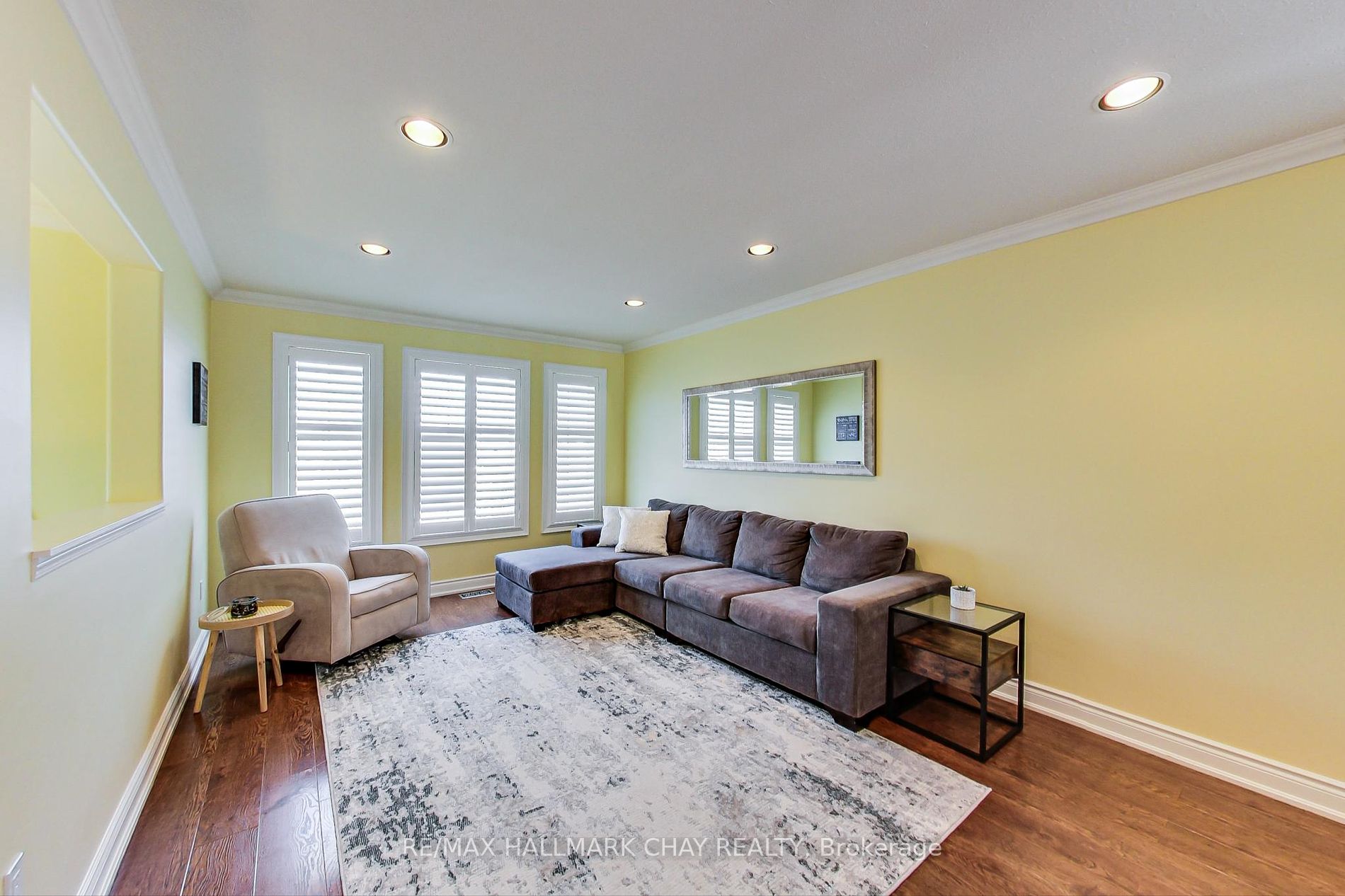 25 Forest Dale Dr