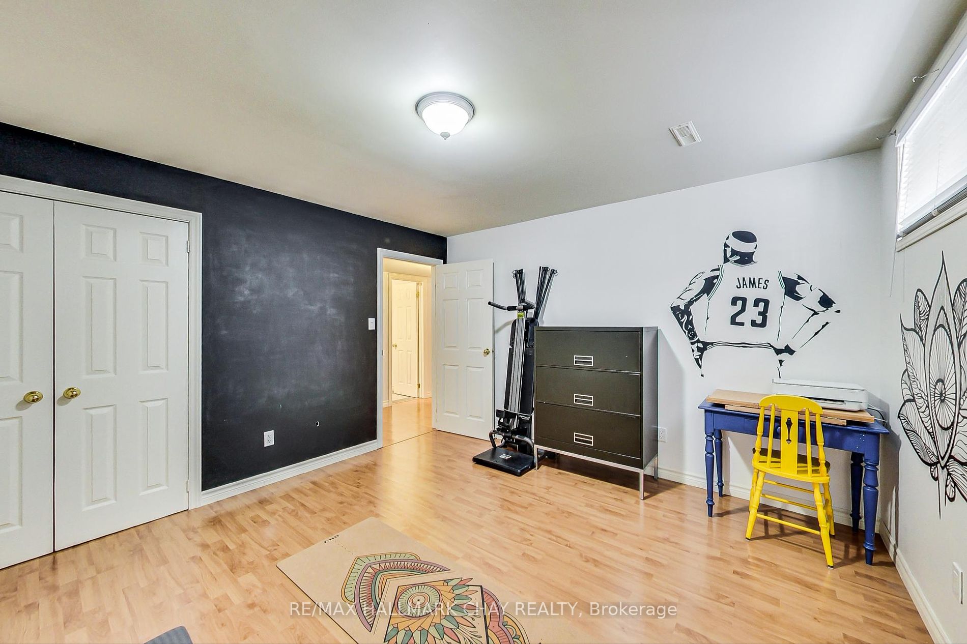 25 Forest Dale Dr