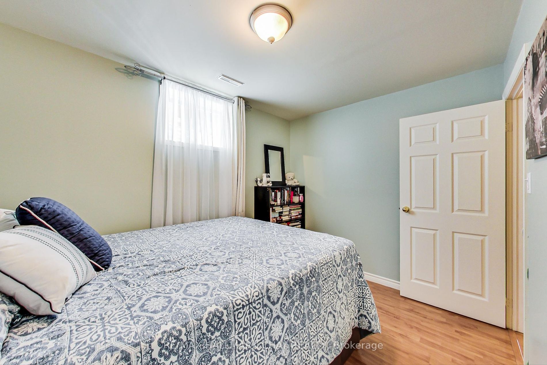 25 Forest Dale Dr