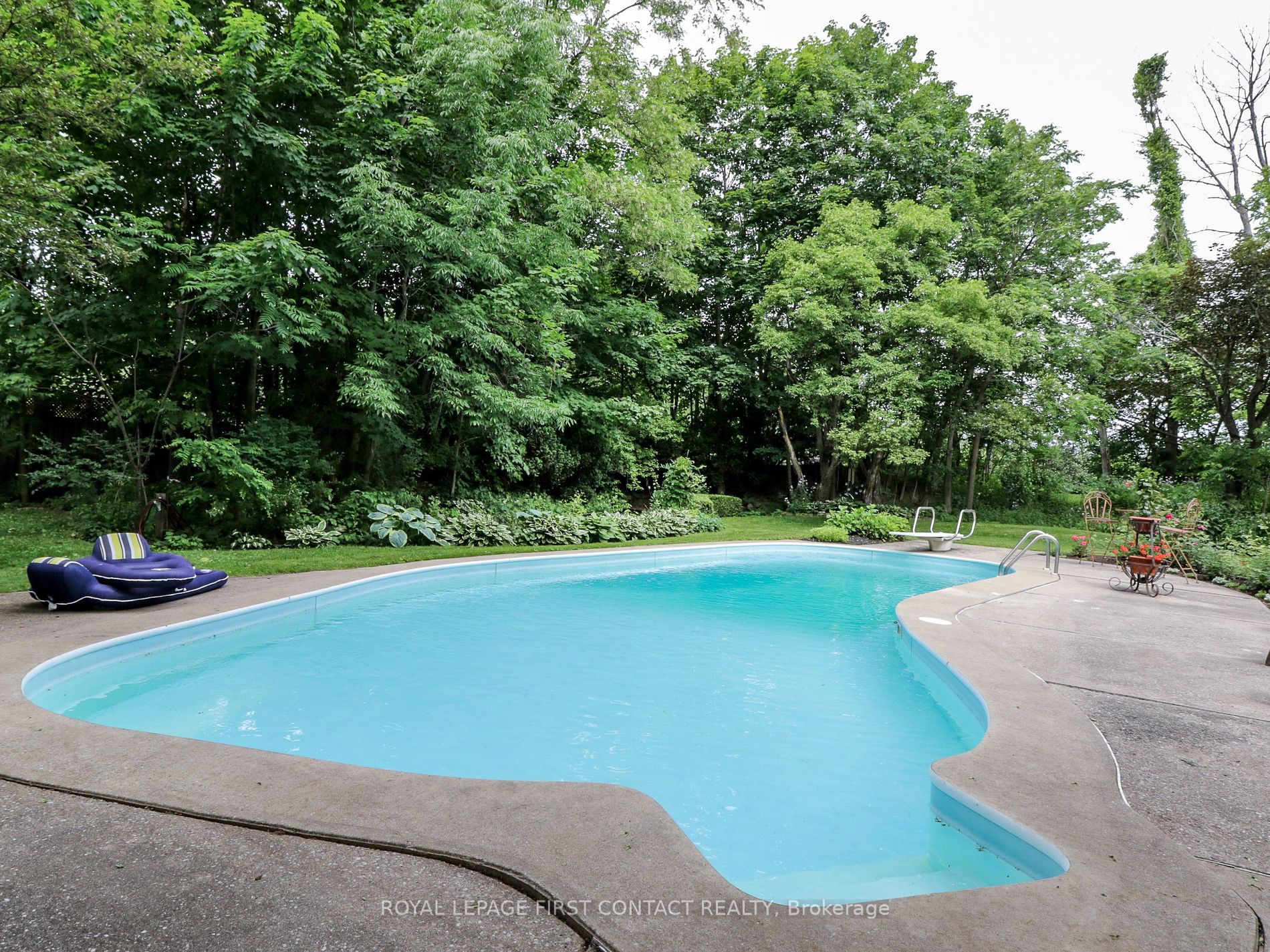 1832 Ridge Rd W