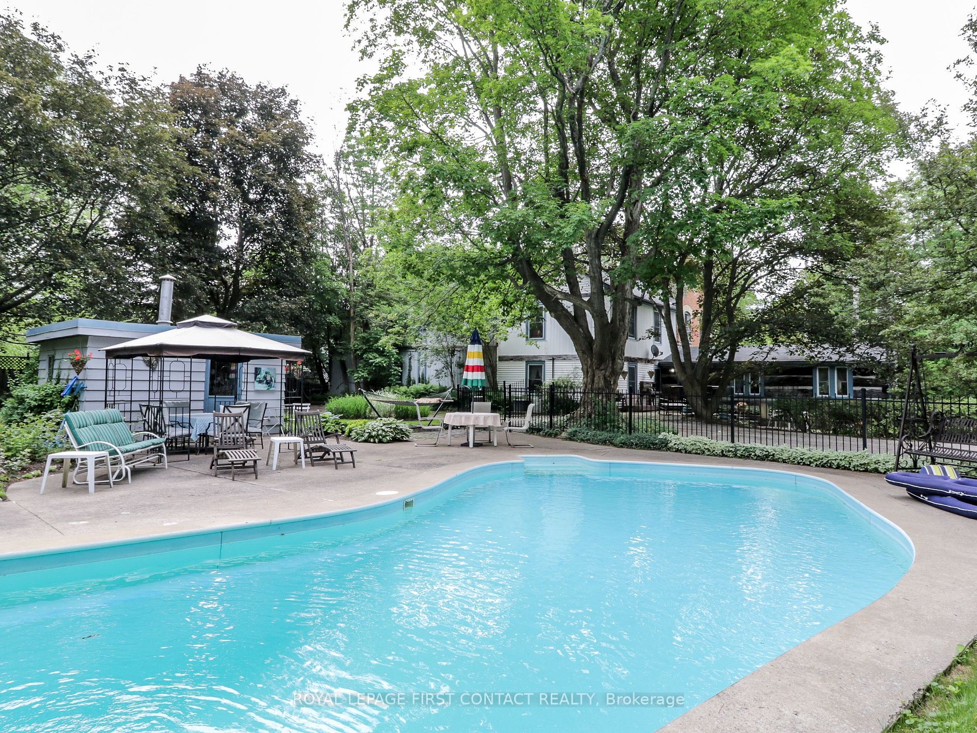 1832 Ridge Rd W