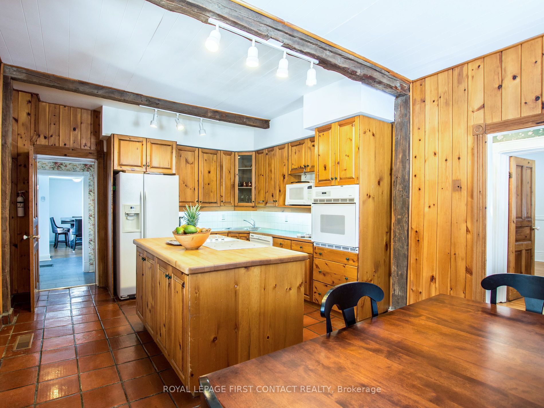 1832 Ridge Rd W