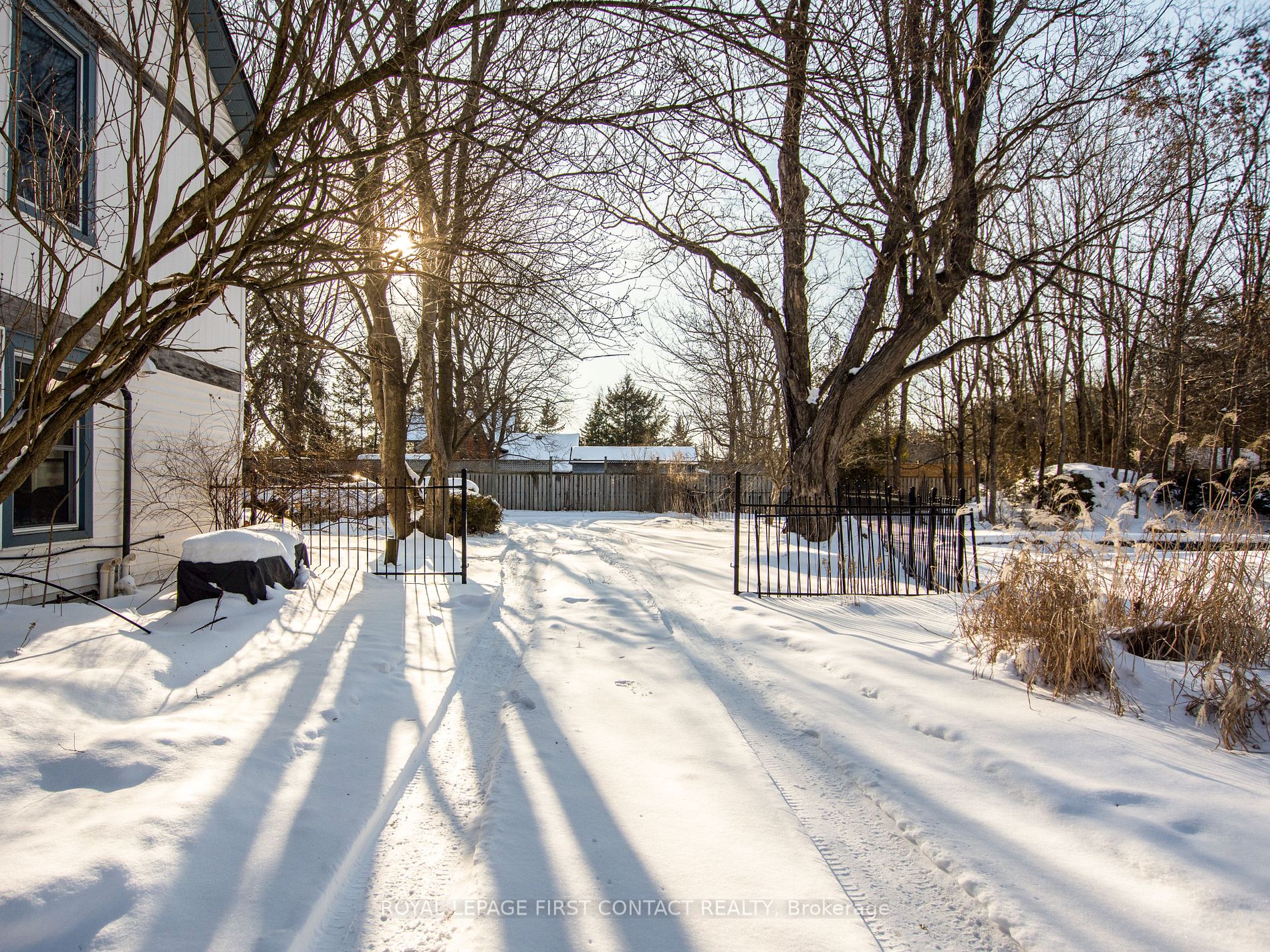 1832 Ridge Rd W