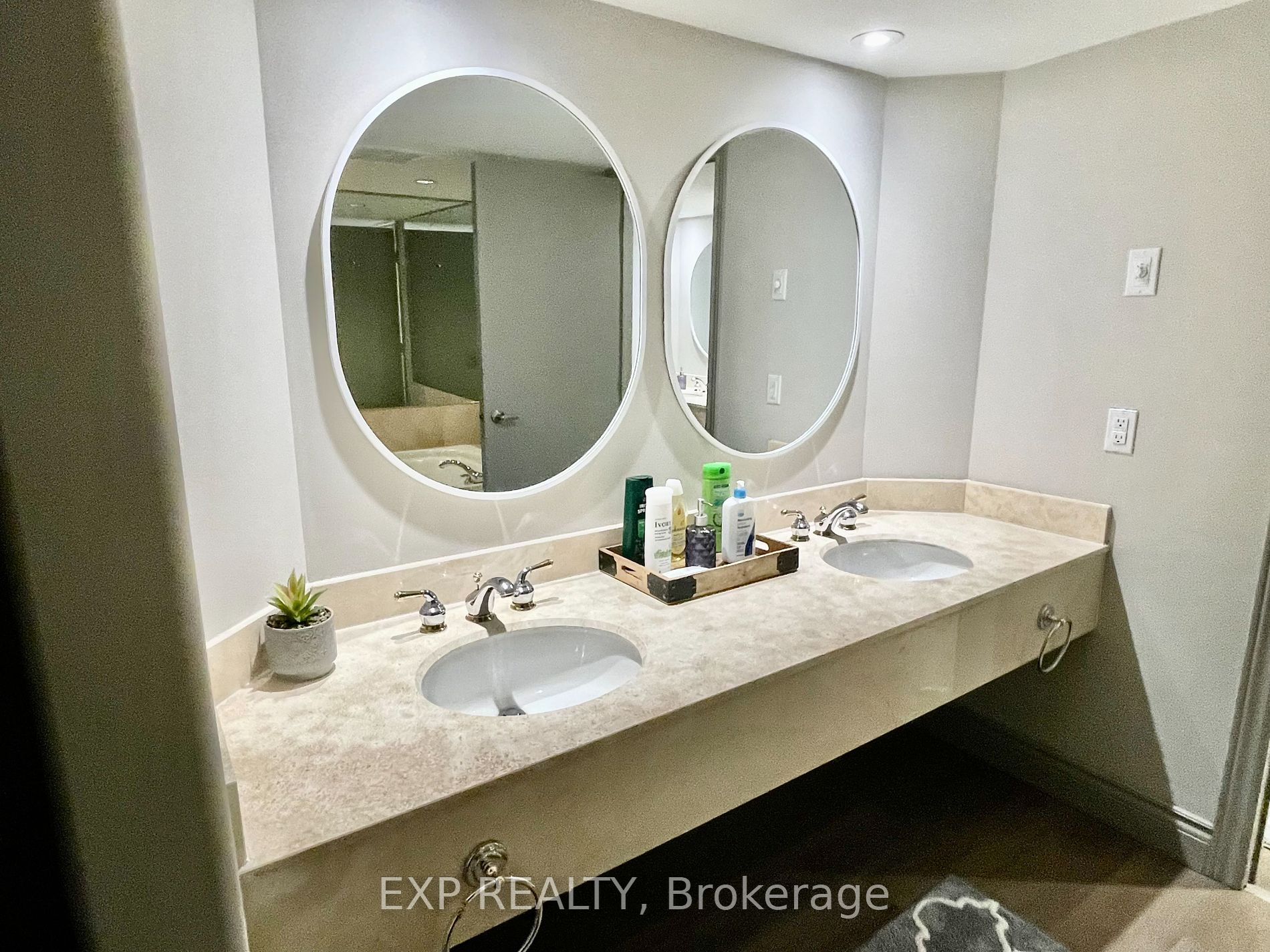 90 Hihgland Drive, #2304