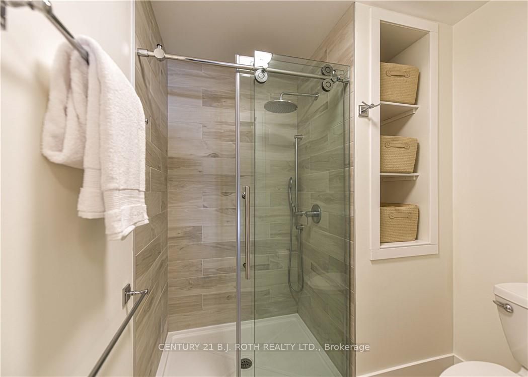 2 RIDGEWOOD Court