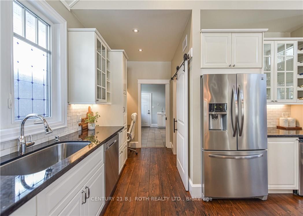 2 RIDGEWOOD Court