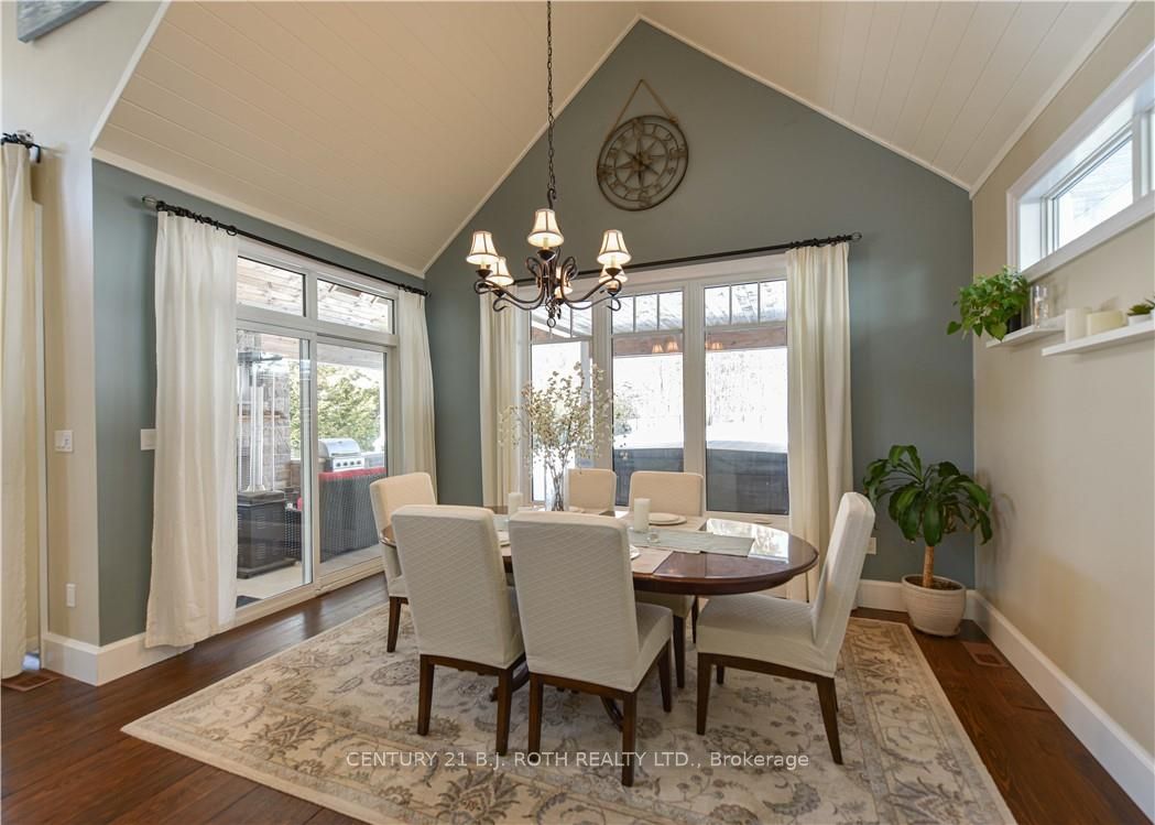 2 RIDGEWOOD Court