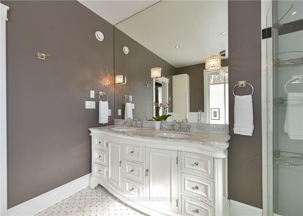 2 RIDGEWOOD Court