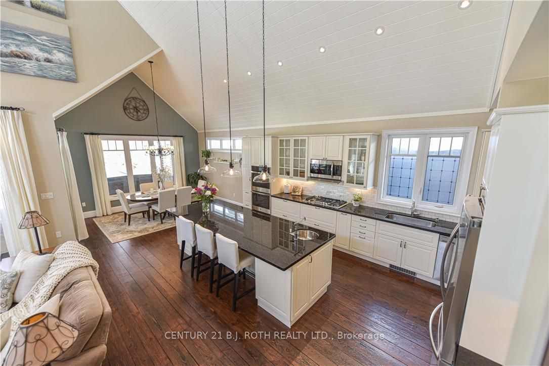 2 RIDGEWOOD Court