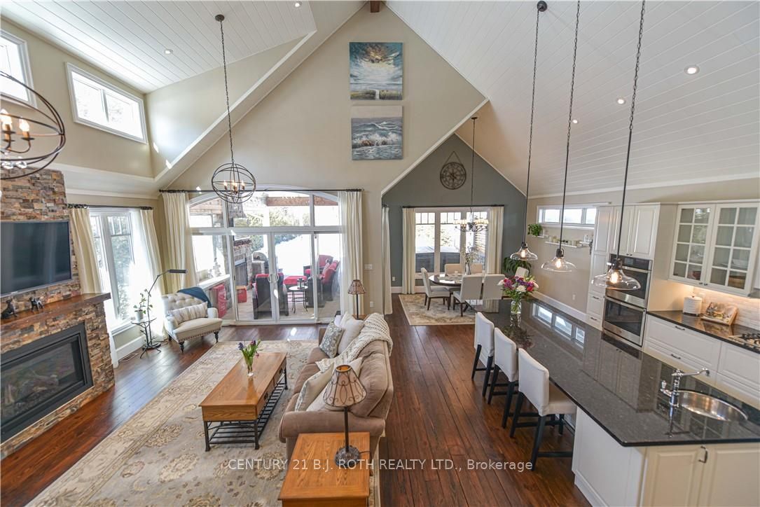 2 RIDGEWOOD Court