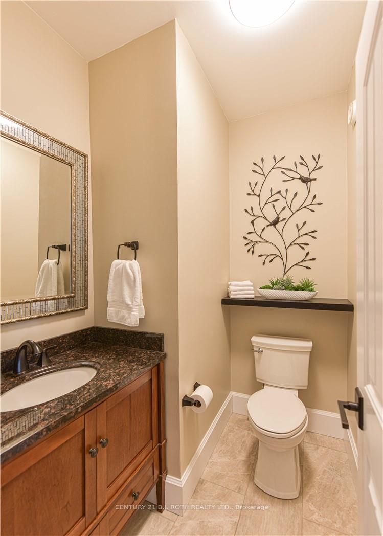 2 RIDGEWOOD Court