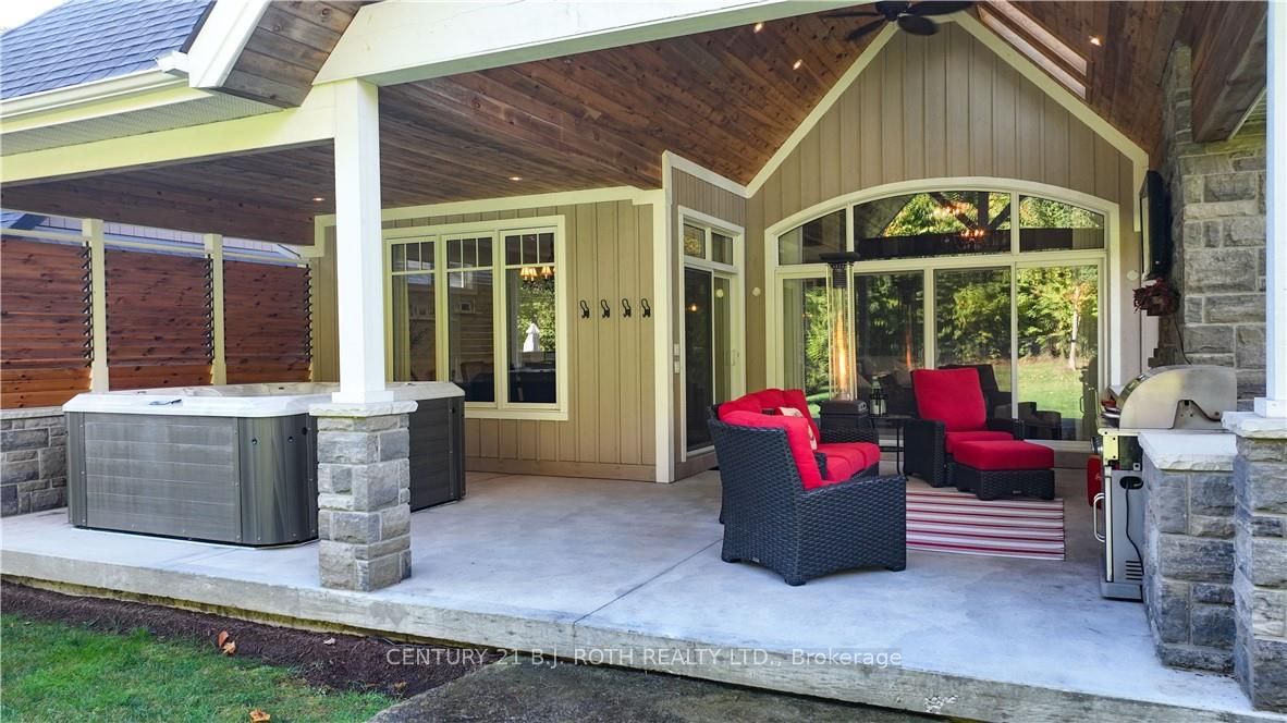 2 RIDGEWOOD Court