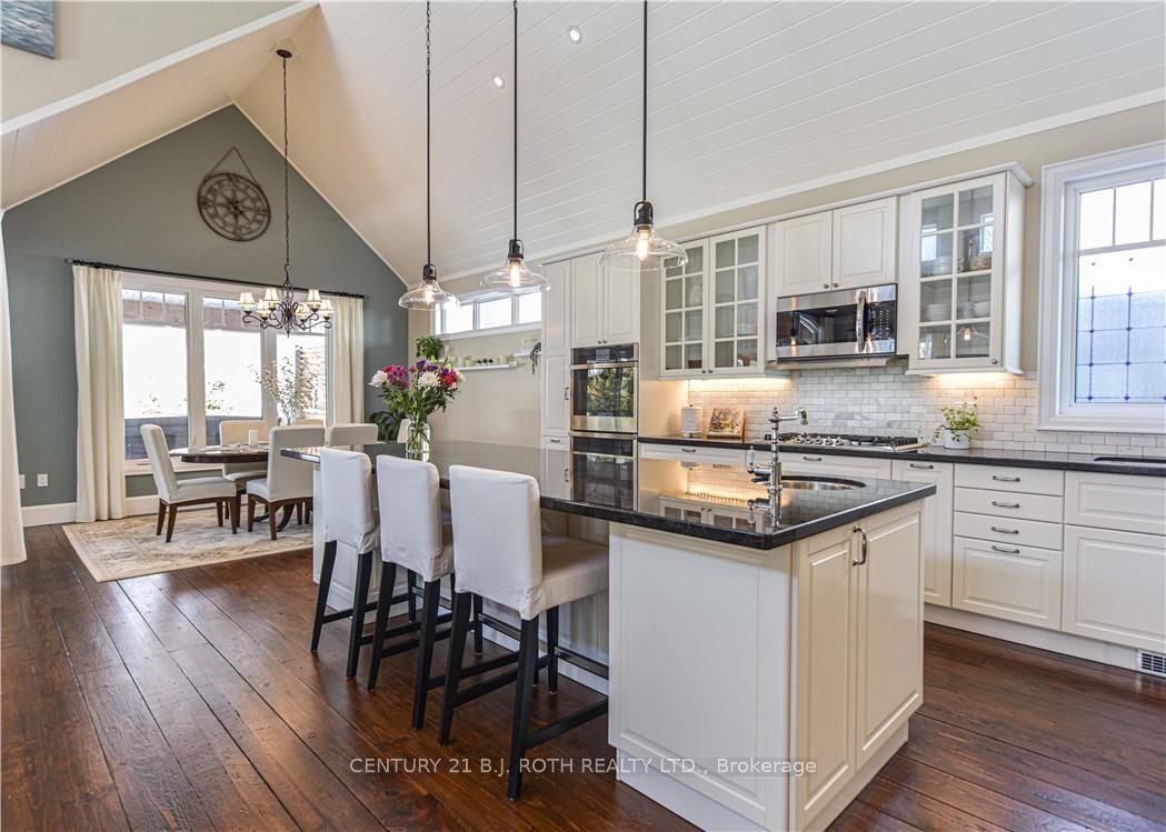 2 RIDGEWOOD Court