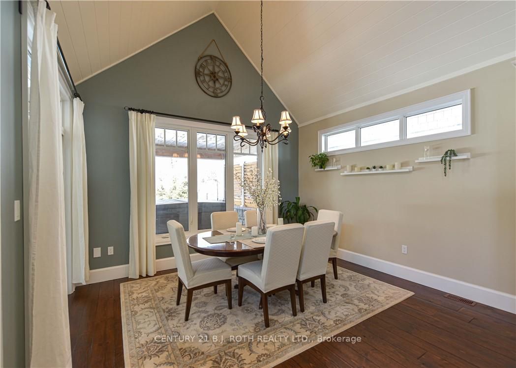 2 RIDGEWOOD Court