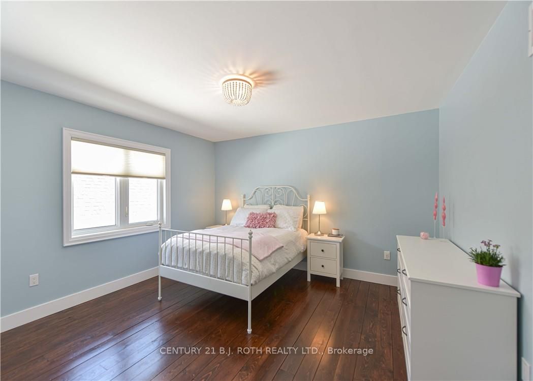 2 RIDGEWOOD Court