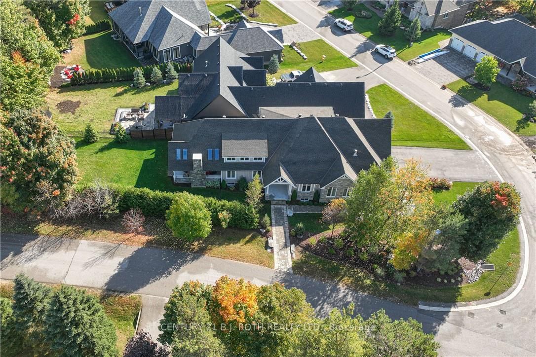 2 RIDGEWOOD Court