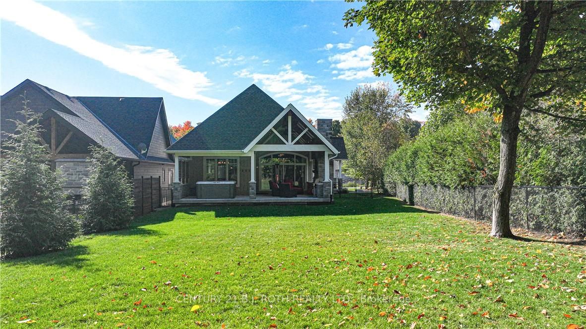 2 RIDGEWOOD Court
