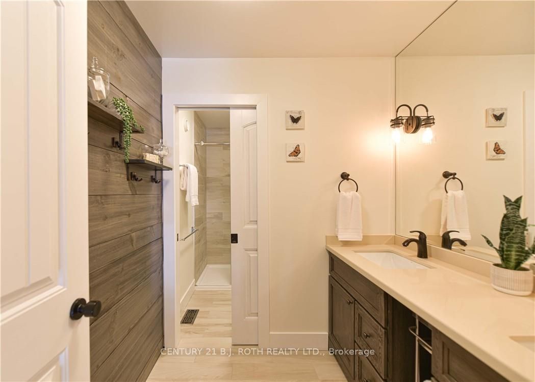 2 RIDGEWOOD Court