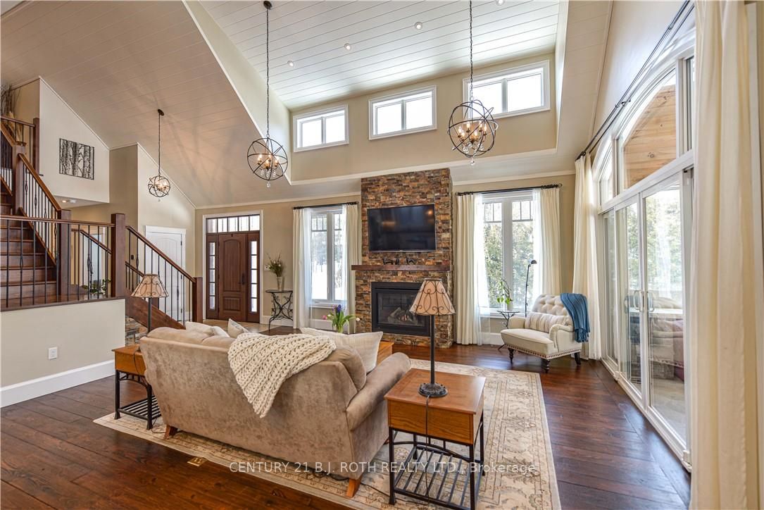 2 RIDGEWOOD Court
