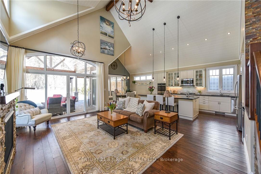 2 RIDGEWOOD Court