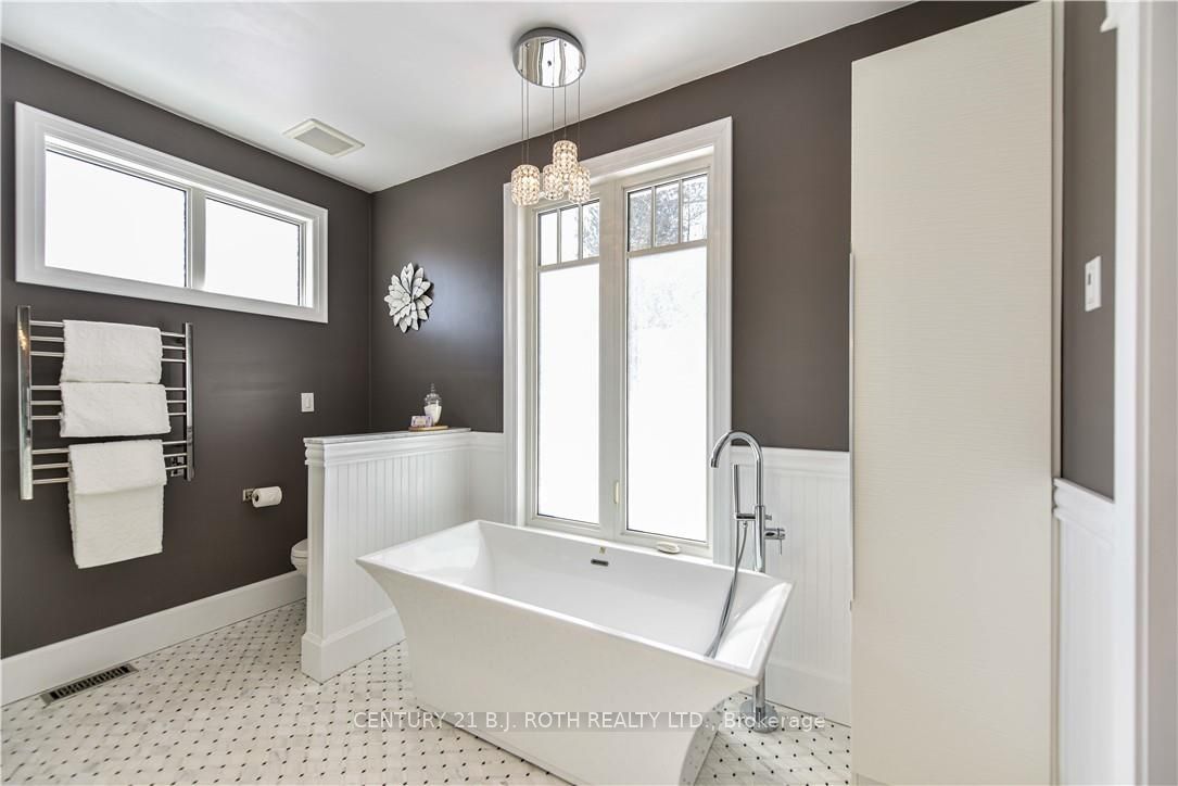 2 RIDGEWOOD Court