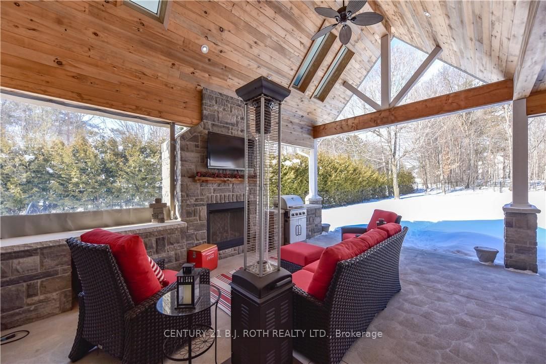 2 RIDGEWOOD Court