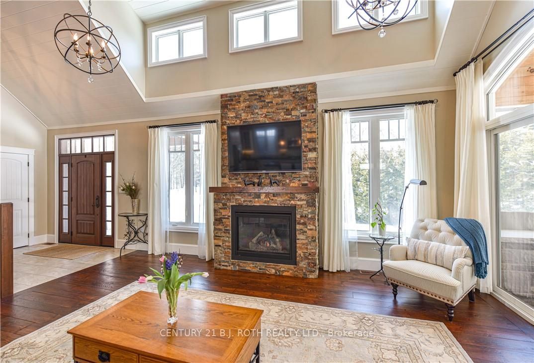 2 RIDGEWOOD Court