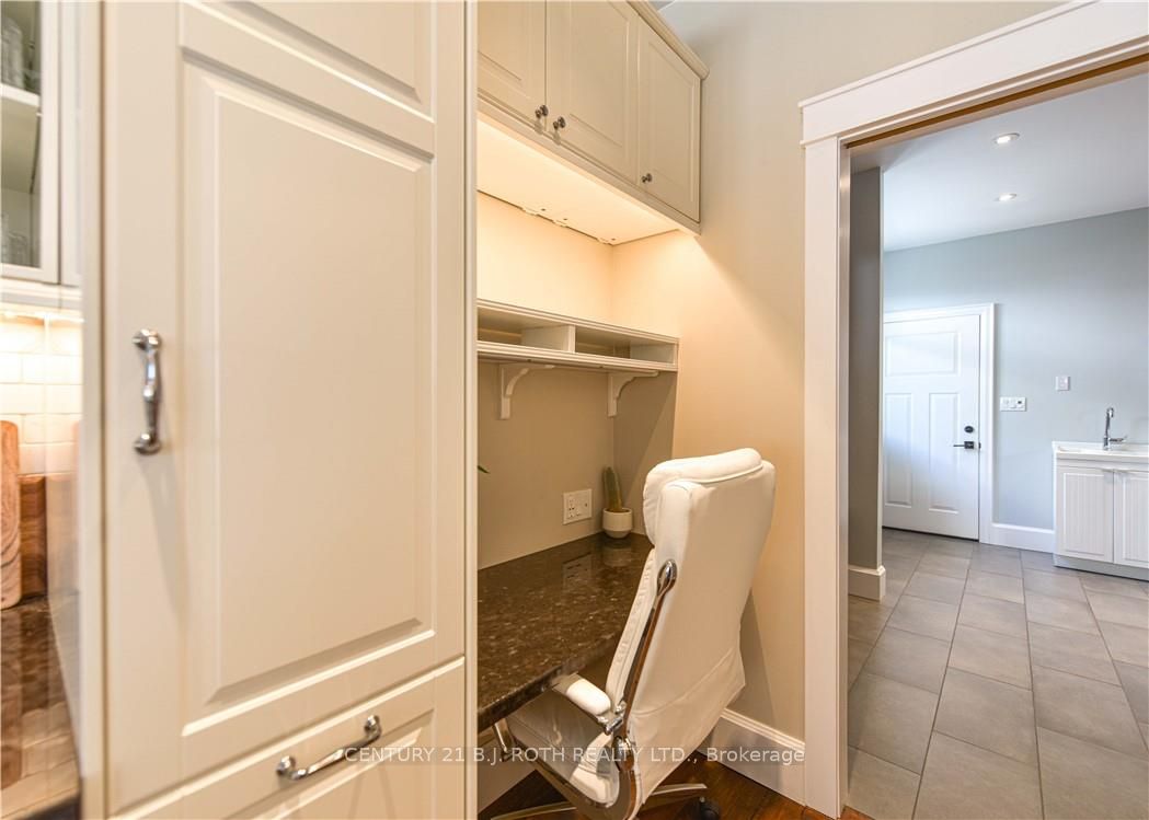 2 RIDGEWOOD Court