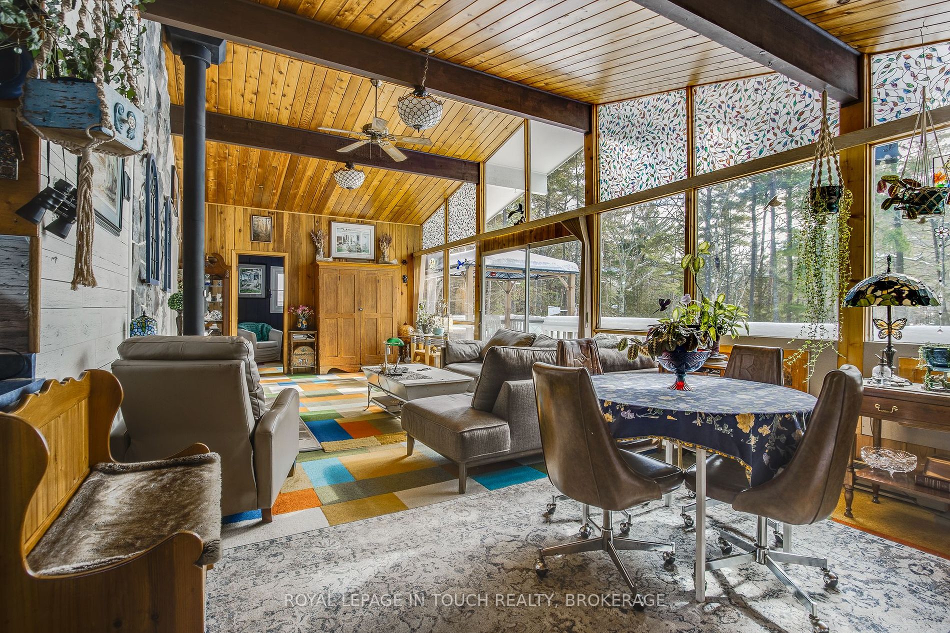 21 MOONLIGHT Court