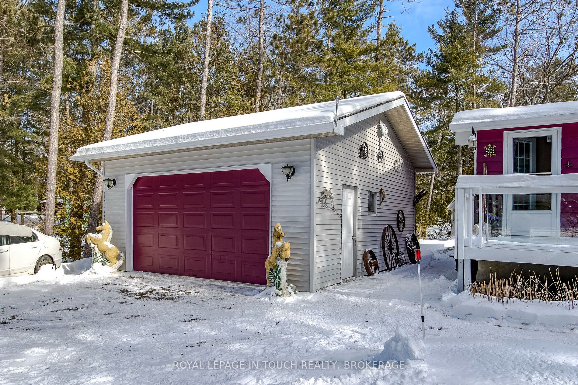 21 MOONLIGHT Court
