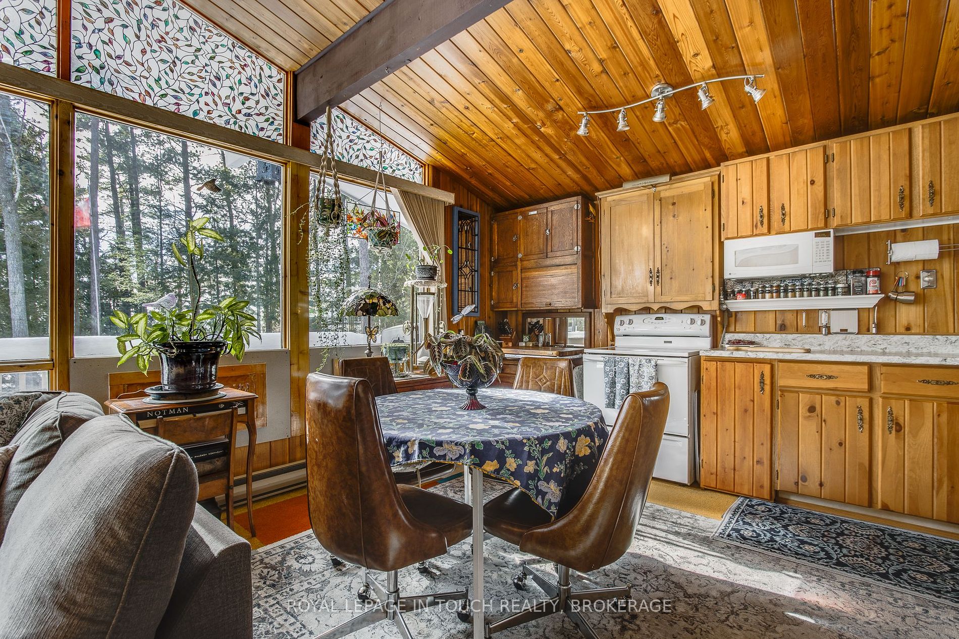 21 MOONLIGHT Court