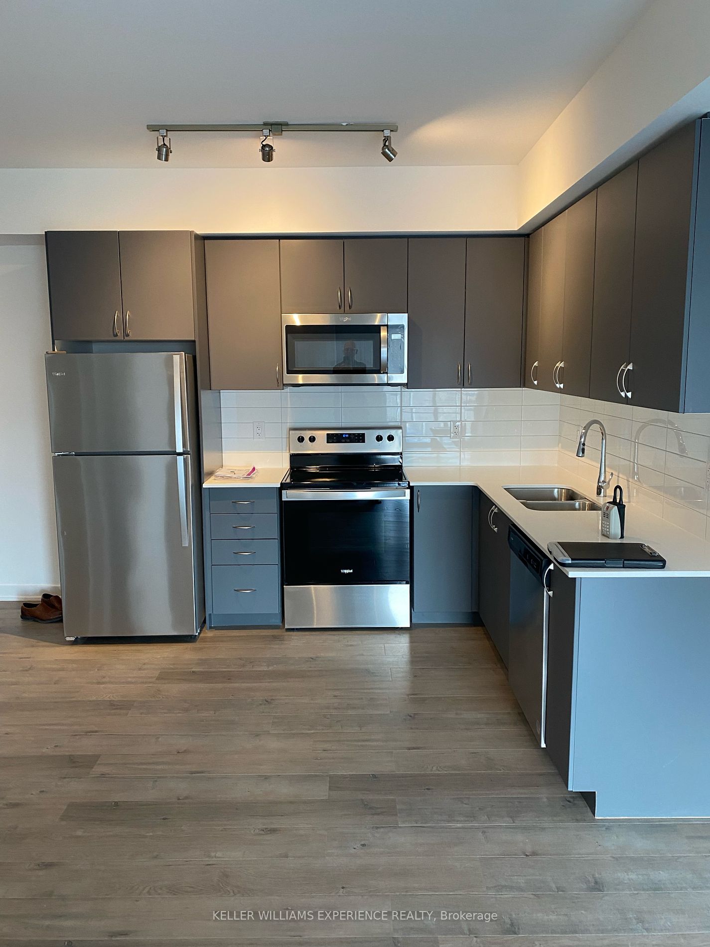 56 Lakeside Terrace Terrace E, #807